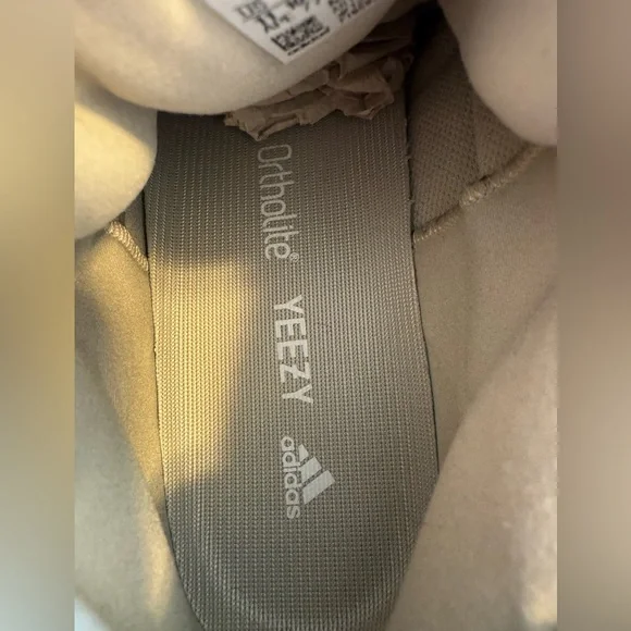 Adidas Yeezy 500 - Picture 5 of 8